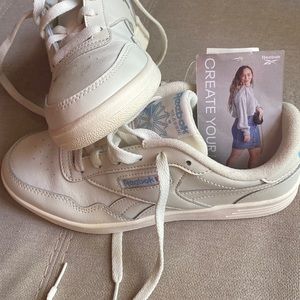 NWT REEBOK CLASSIC SIZE 7